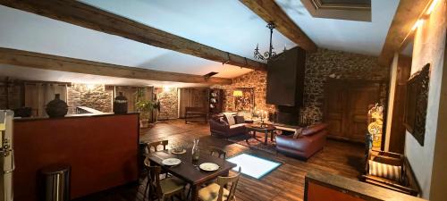 Saint-Hippolyte Apartment | la grange exotique