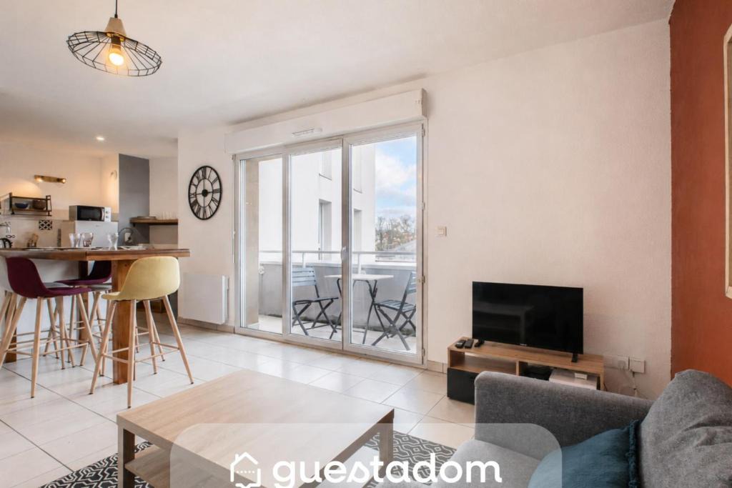Laval Apartment | La Grange - Proche Centre & Parking