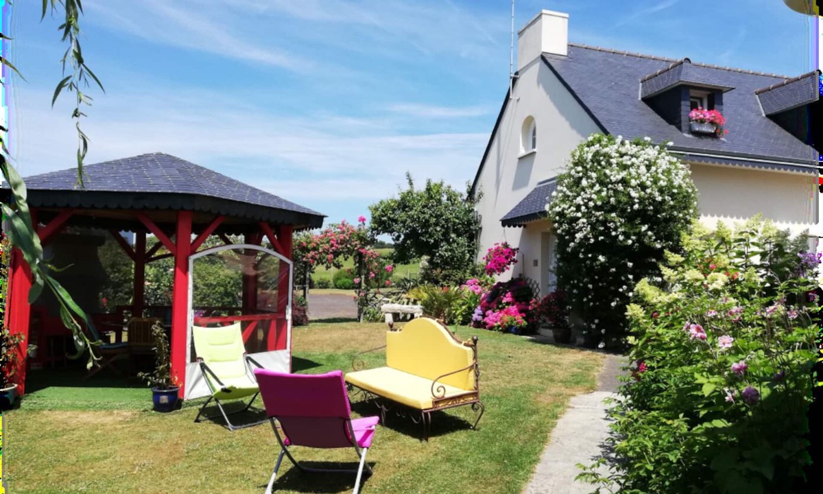 Etables-sur-Mer Cottage | La JacoBinic is a charming gite set between land and sea, 1.5 km from the beaches.