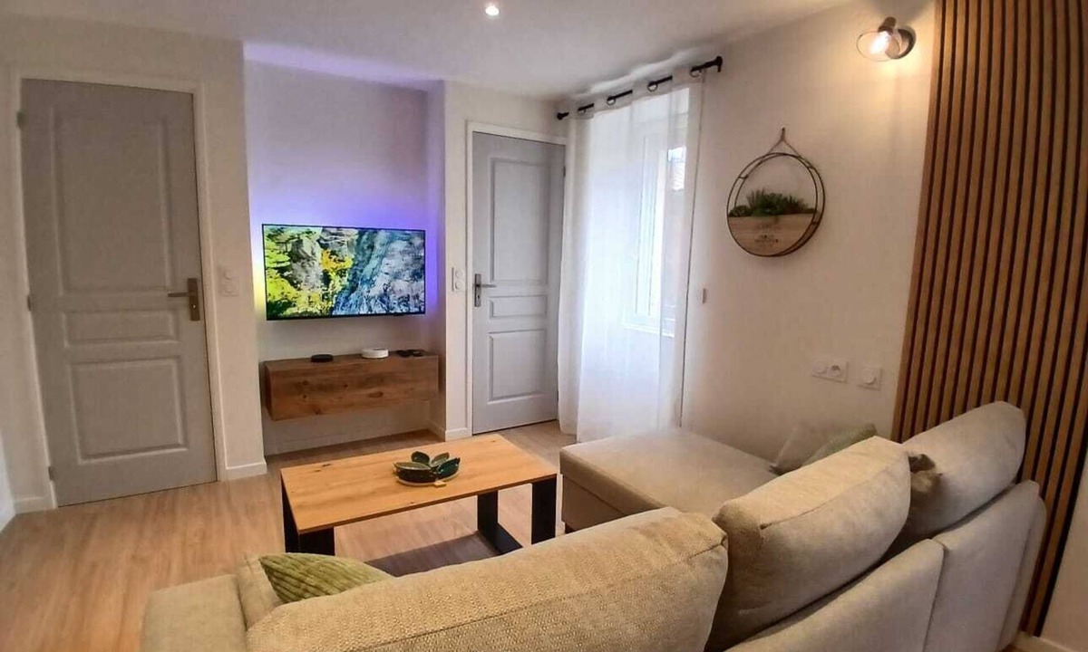 Saint-Georges-de-Luzencon House | La Maisonnette