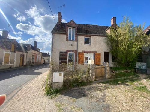 Saint-Maurice-sur-Aveyron House | La maison du coin