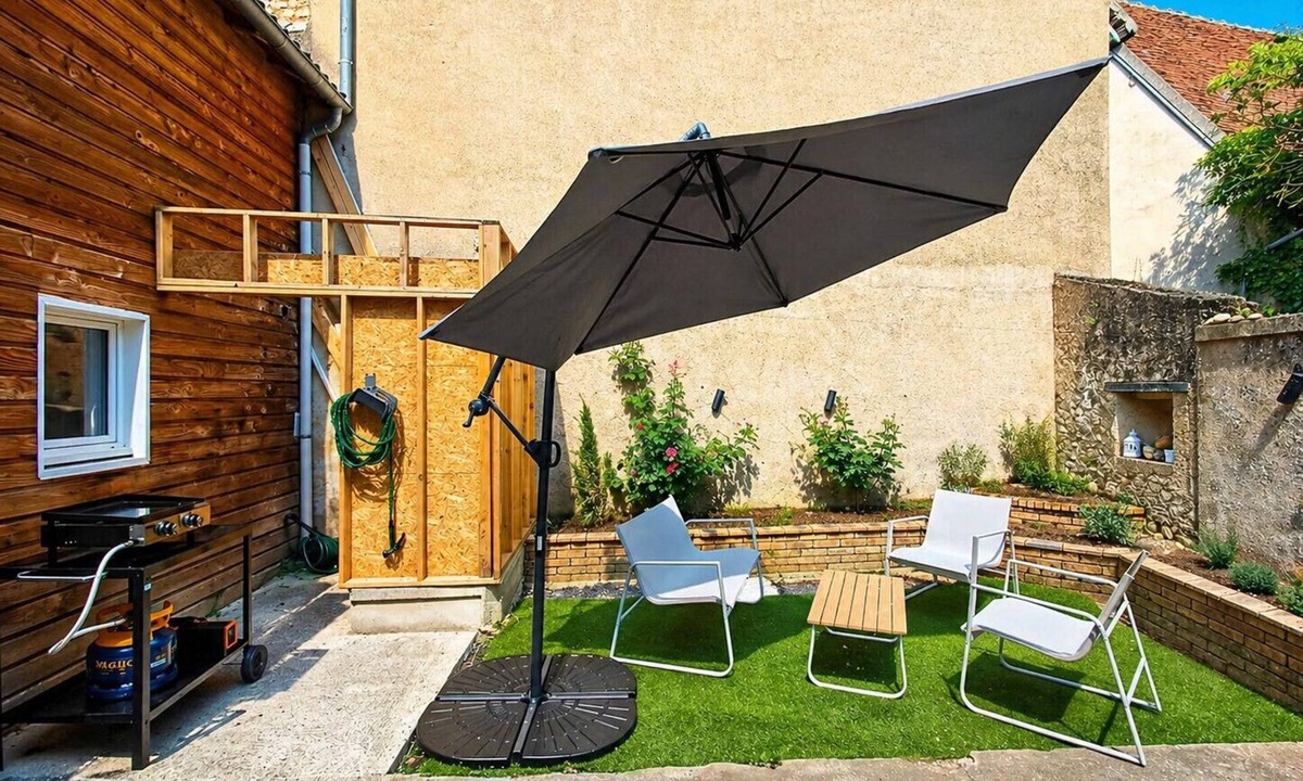 Saint-Marcel House | La maison de la rue tordue