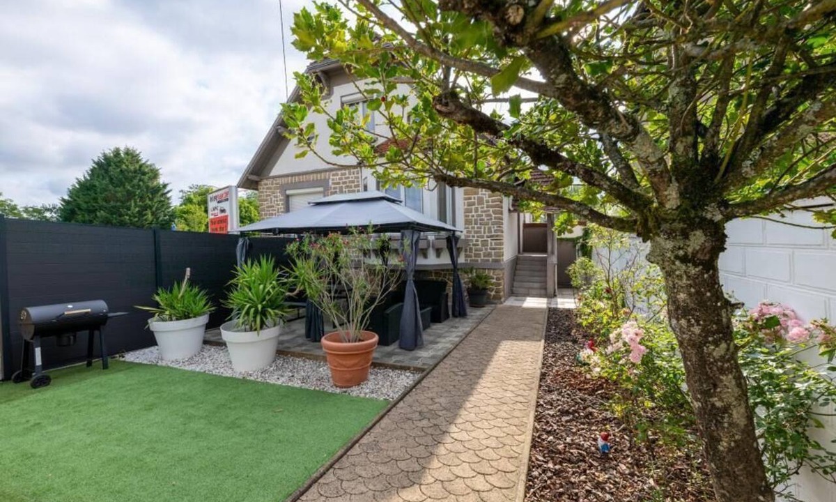 Nevers House | La maison des Ducs Nevers, terrace, BBQ, Near the center