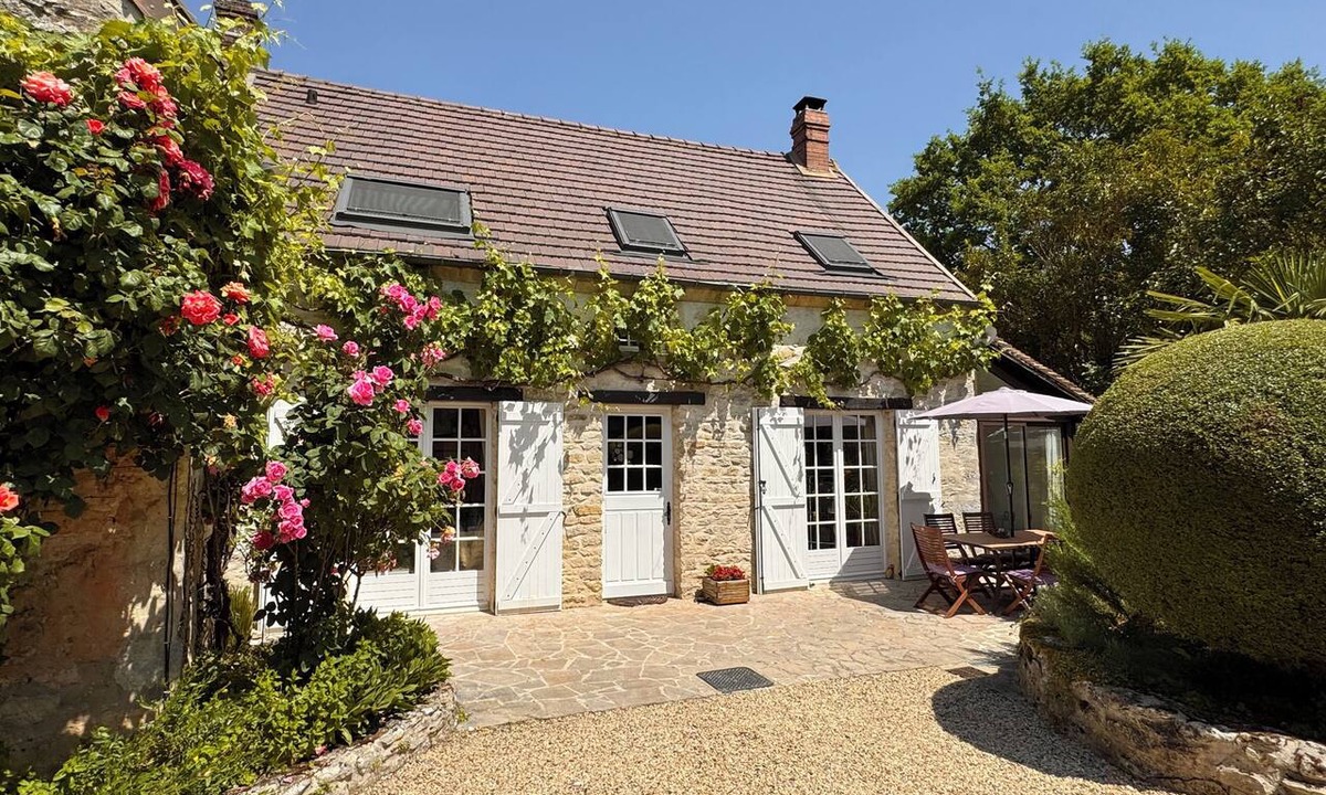 Rully House | La Maison des Roses - A charming house with a garden