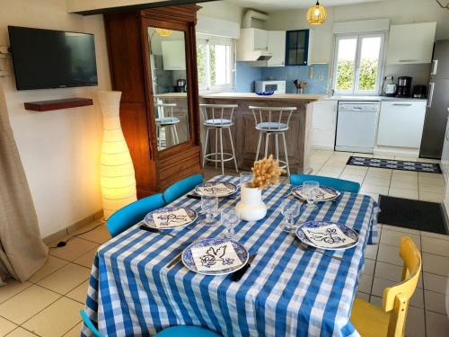 Bretteville-sur-Ay House | La Maison Du Rivage