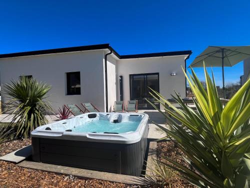 Plouescat Villa | La Maison Palulova - Jacuzzi - 400m plage