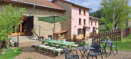 Bertignat Hotel | La Maison Rose Bertignat
