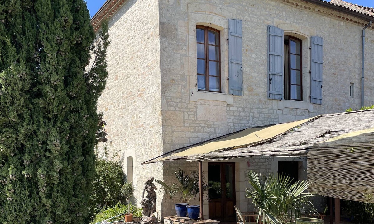 Serignac House | La Maison Soleil du Levant