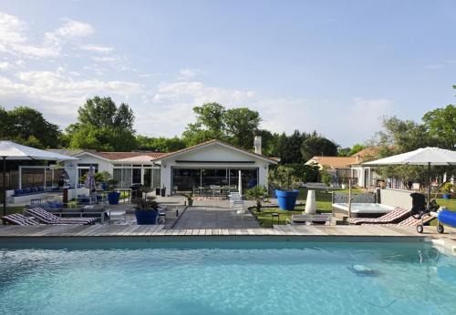 Saint-Jean-d'Illac Bed & Breakfast | La Parenthèse du Las, Maison d'hôtes, Piscine et Spa, entre Bordeaux et Cap Ferret