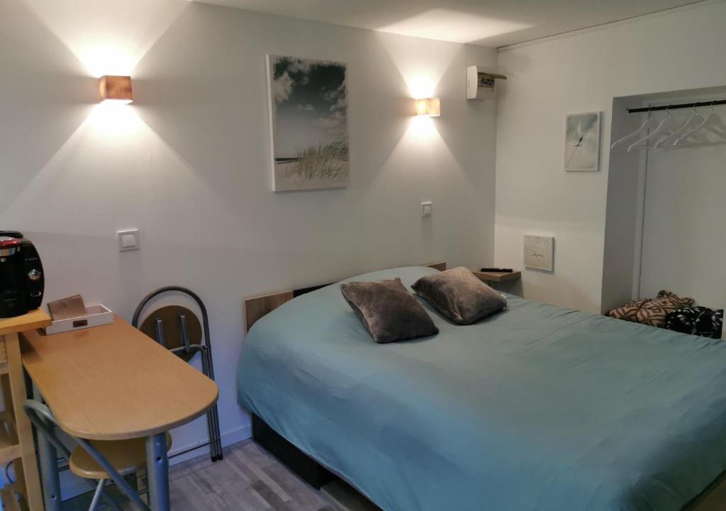 Honfleur Apartment | La petite cour