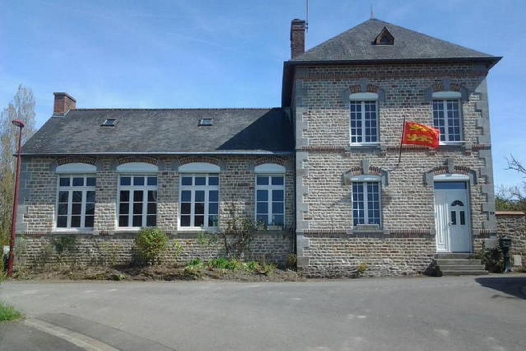 Curey House | La Petite Ecole de la Baie