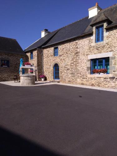 Loperec House | La petite maison bleue