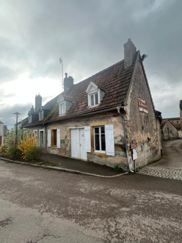 Issy-l'Eveque House | La petite maison d issy