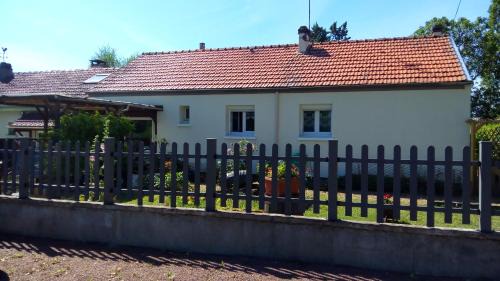 Amilly House | La petite maison de Paule