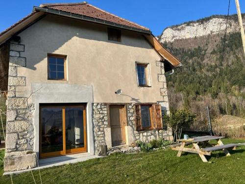 Saint-Christophe-la-Grotte House | La petite maison