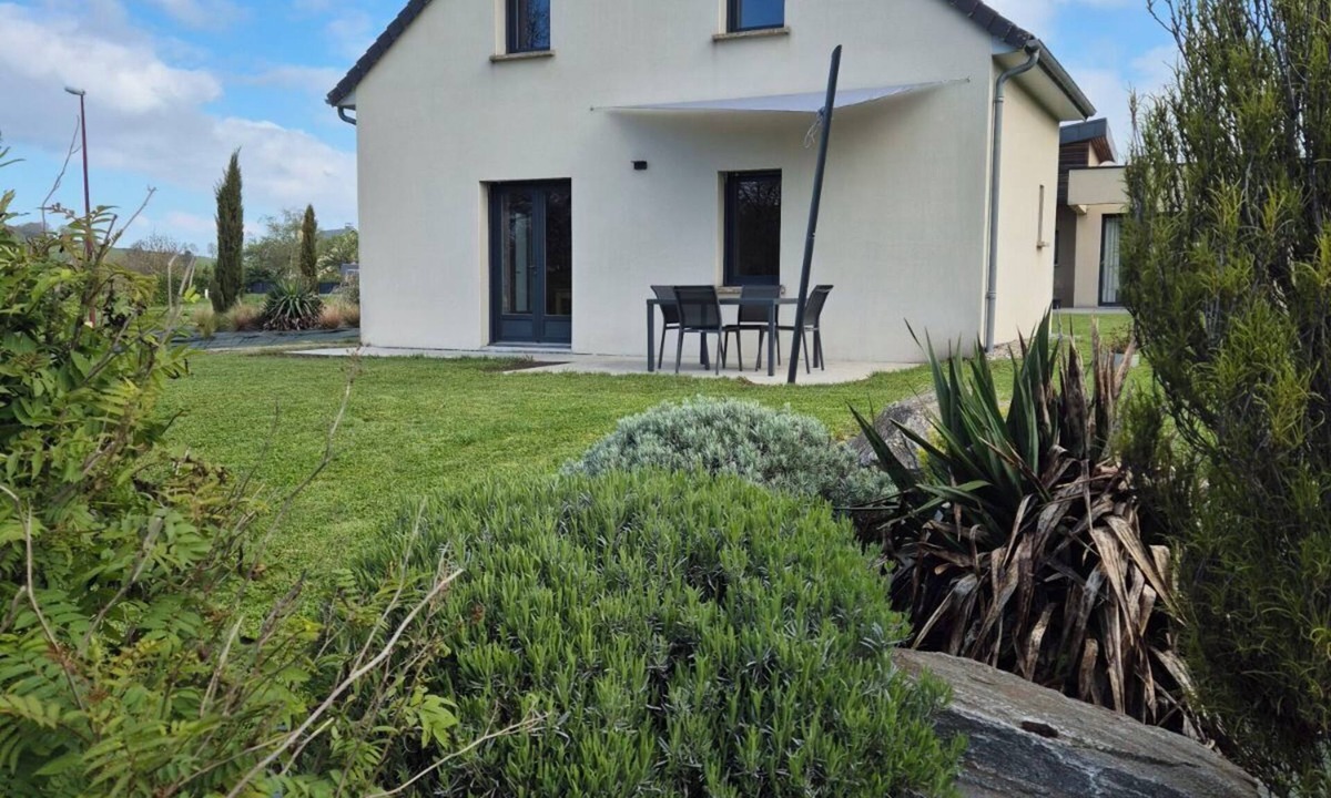 Salles-Curan House | La Petite Maison