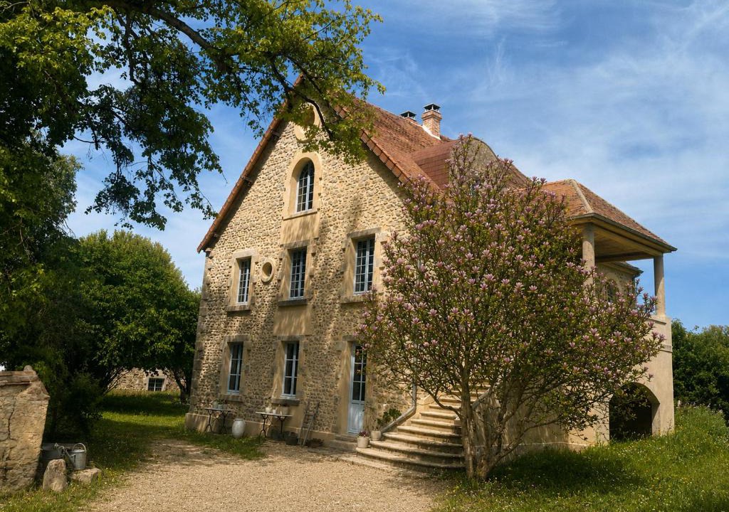 Commentry Villa | La Petite Noble