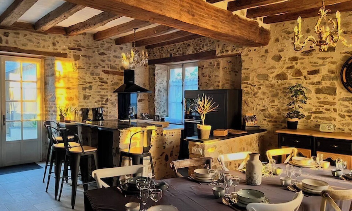 Saint-Denis-d'Anjou House | La Pierre du Bonheur" village house for 2 to 8 people