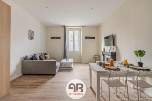 Quartier Chorier-Berriat Apartment | La ReyHome - Proche Gare et Centre - WIFI