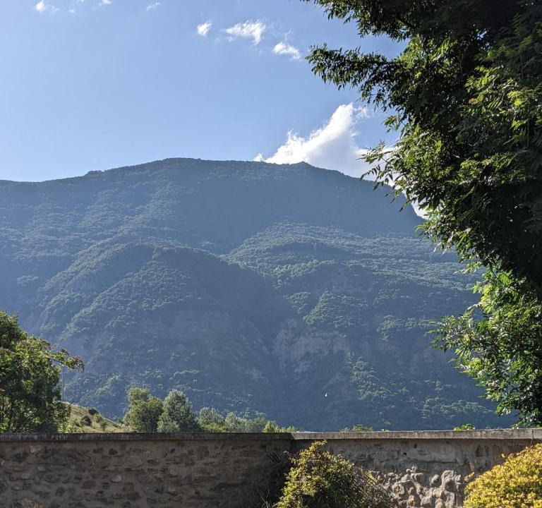 Vif House | La Sallandière - Gîte et table d'hôtes avec Jacuzzi en Isère, près des passerelles himalayennes du lac de Monteynard