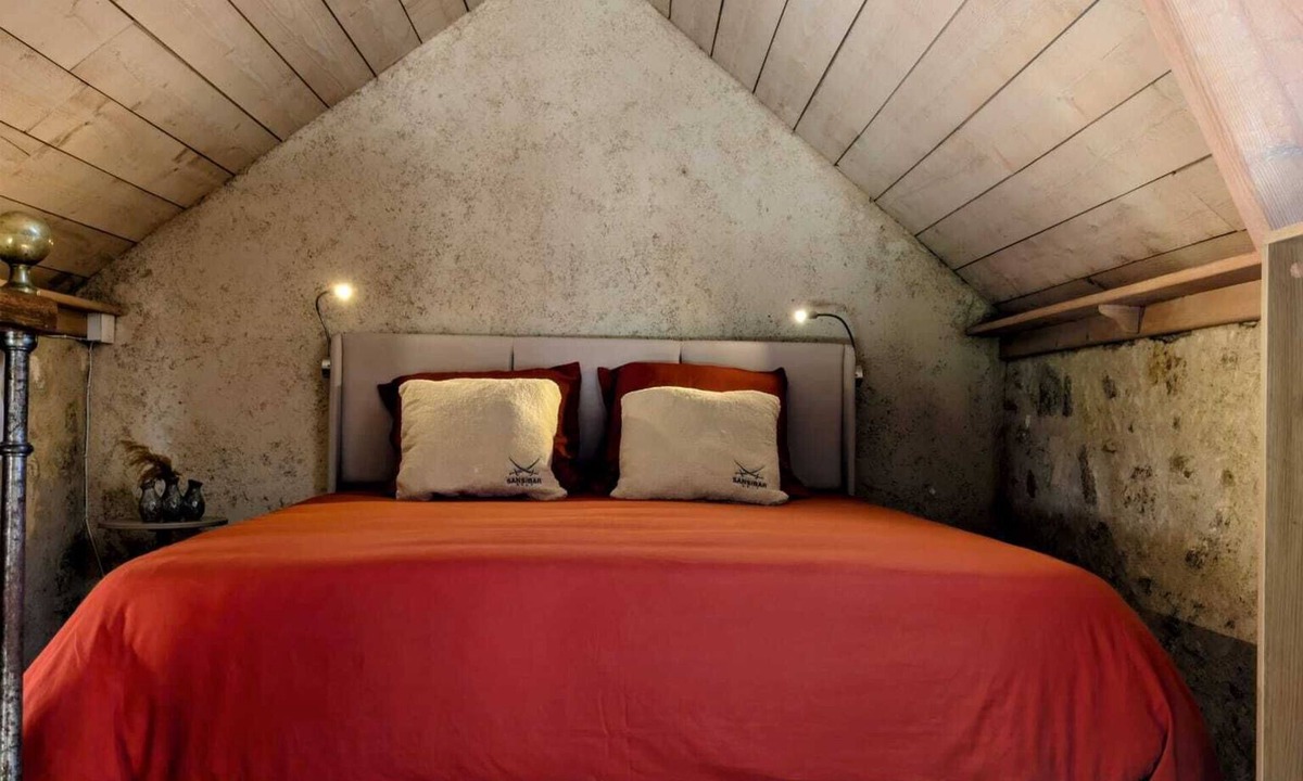 Senlis Apartment | La Source, a charming duplex on the banks of the Aunette river