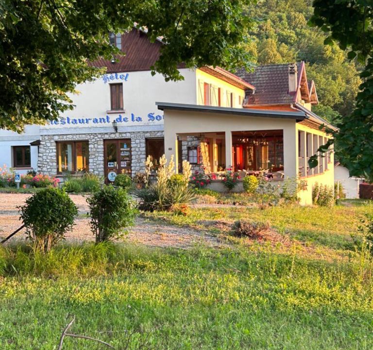 Saint-Jean-de-Chevelu Hotel | LA SOURCE Jacquet depuis 1954 Hôtel et Studio
