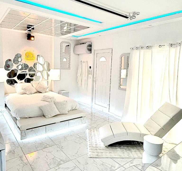 Llupia Apartment | LA SUITE BLANCHE Loveroom