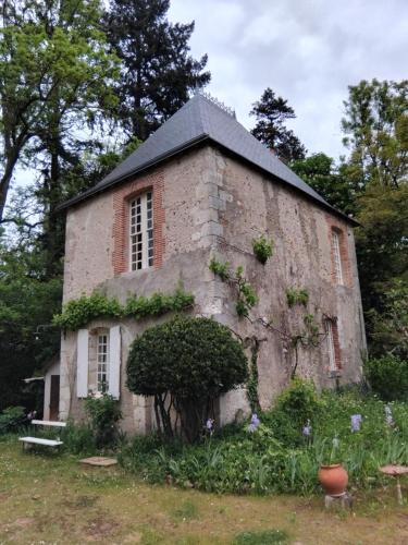 Saint-Firmin-sur-Loire House | La Tour Des Douves
