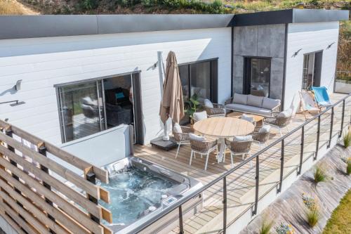 Plouider Villa | La Villa de Pen ar Menez superbe vue sur la campagne-plages à 5 min-SPA