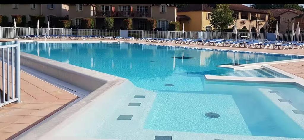 Monflanquin Apartment | Lake apartment