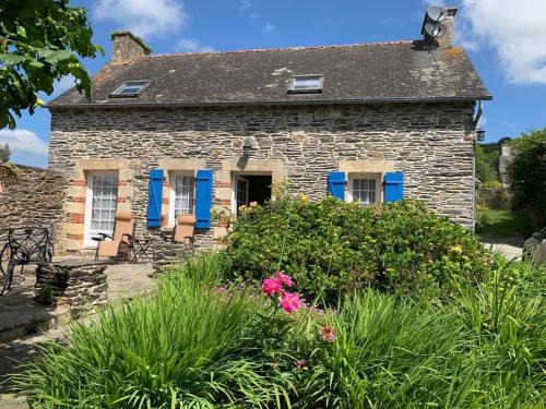 Caurel House | Lake Cottage, in a small village