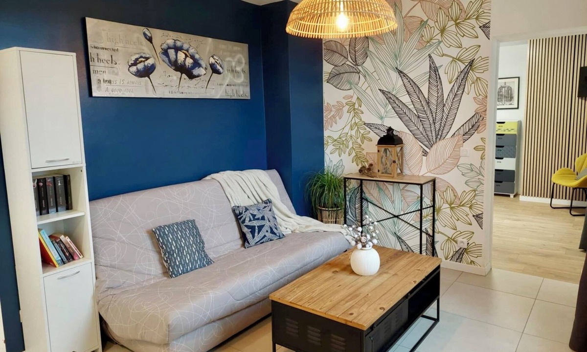 Les Grangettes House | Lake view accommodation in the heart of nature