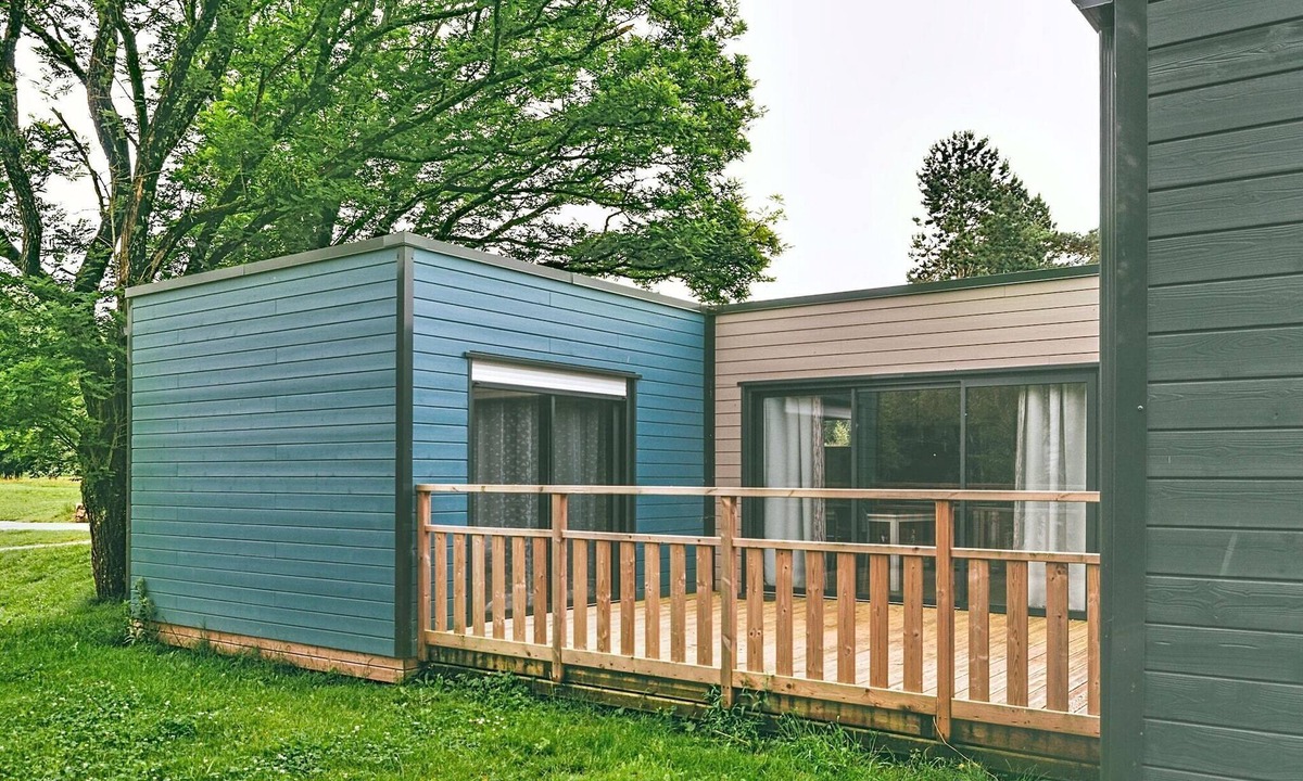Malansac Cottage | Lake View Cottage with Terrace for 6