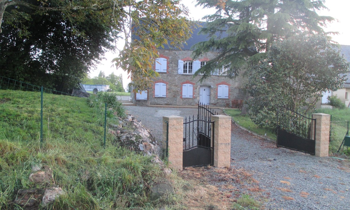 Brehan House | LARGE 4 BEDROOM FARMHOUSE lots of charm, fully renovated 8+