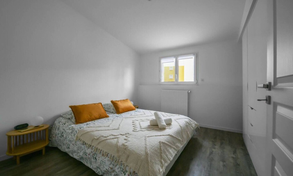 Champ-Capelet Apartment | Large apartment with terrace, free parking
