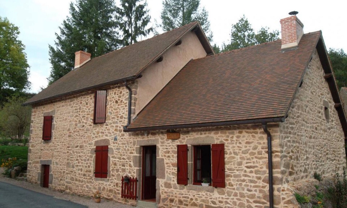 Barrais-Bussolles Cottage | Large cottage in Barrais-Bussolles with fireplace and pets allowed