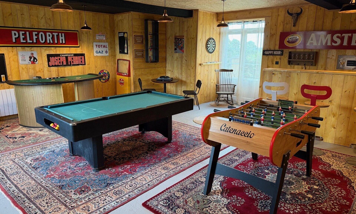 Saint-Fromond House | Large country house for 15 people games room- ping pong- pétanque