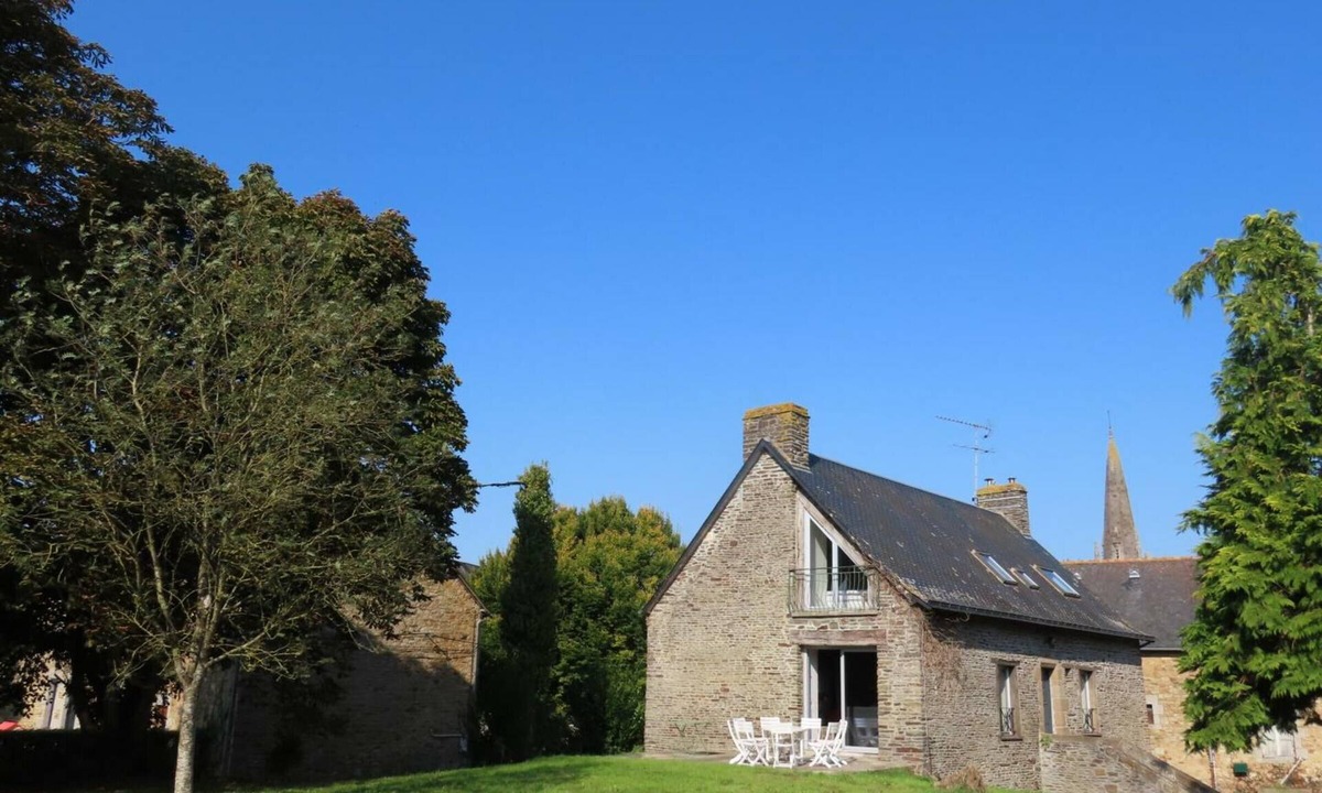 Boucey Cottage | Large cozy house, internet access, pets allowed