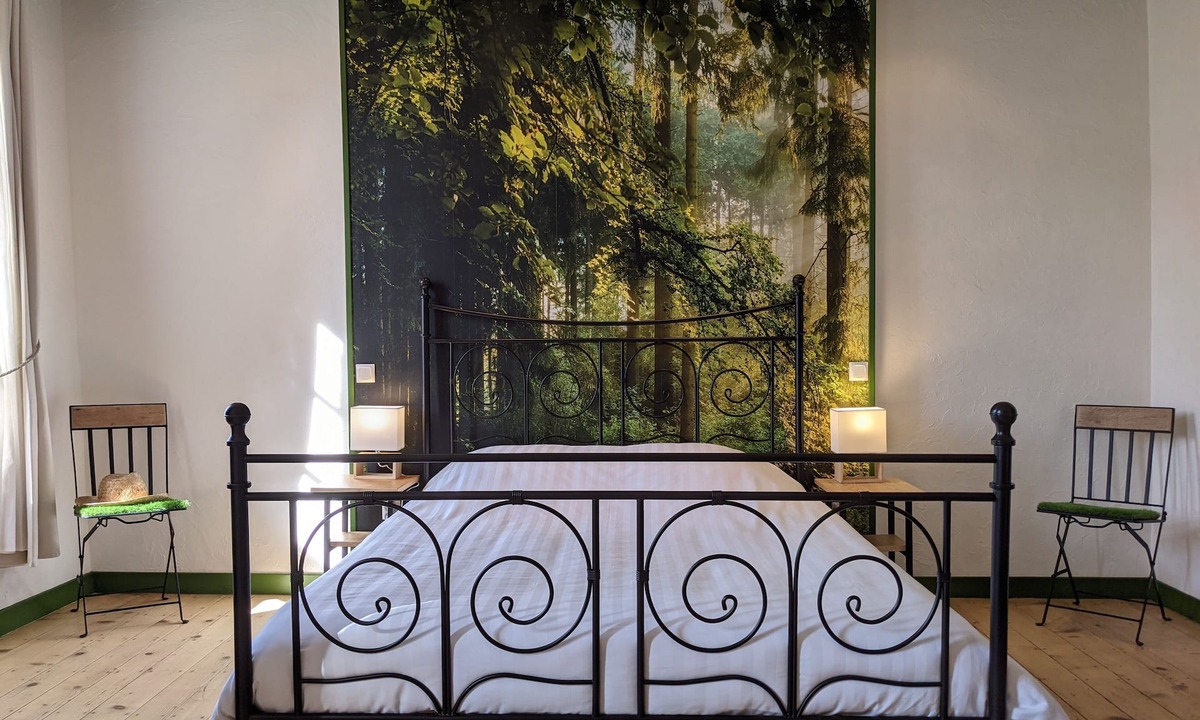 Montaillou Bed & Breakfast | Large double guest room for families