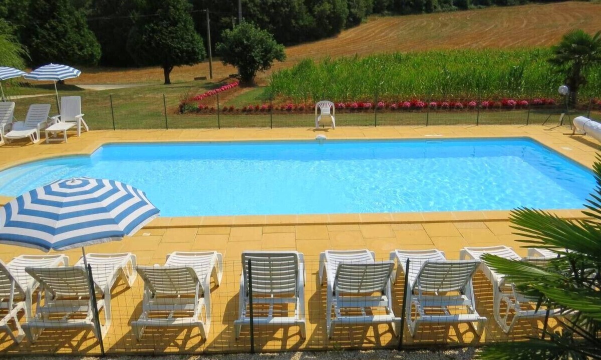 Saint-Crepin-et-Carlucet House | Large countryside gîte for 10 with terrace