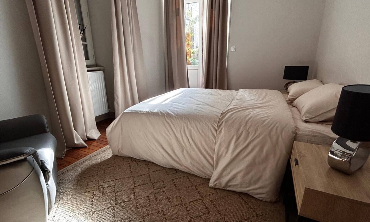 Villefranche-de-Rouergue Apartment | Large, comfortable apartment right in the center of town, ideal for families.