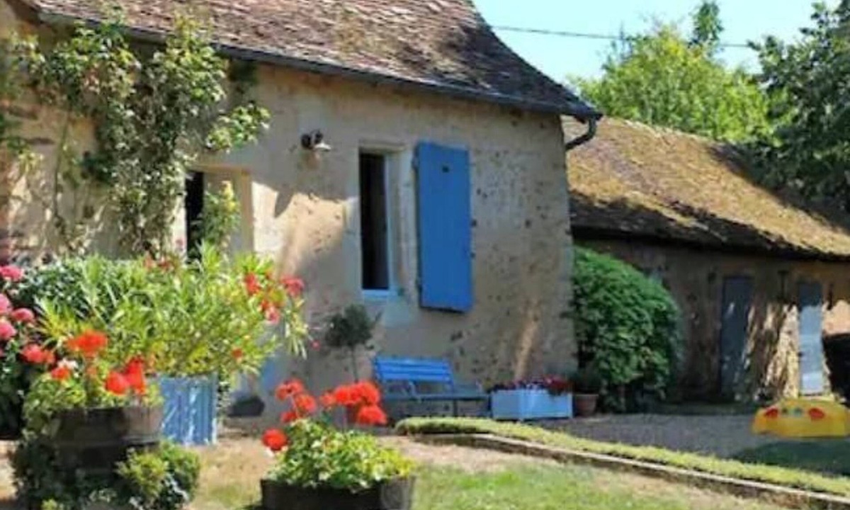 Souligne-Flace House | Large gîte with swimming pool, Pays de Loire, for 8 adults and 1 child