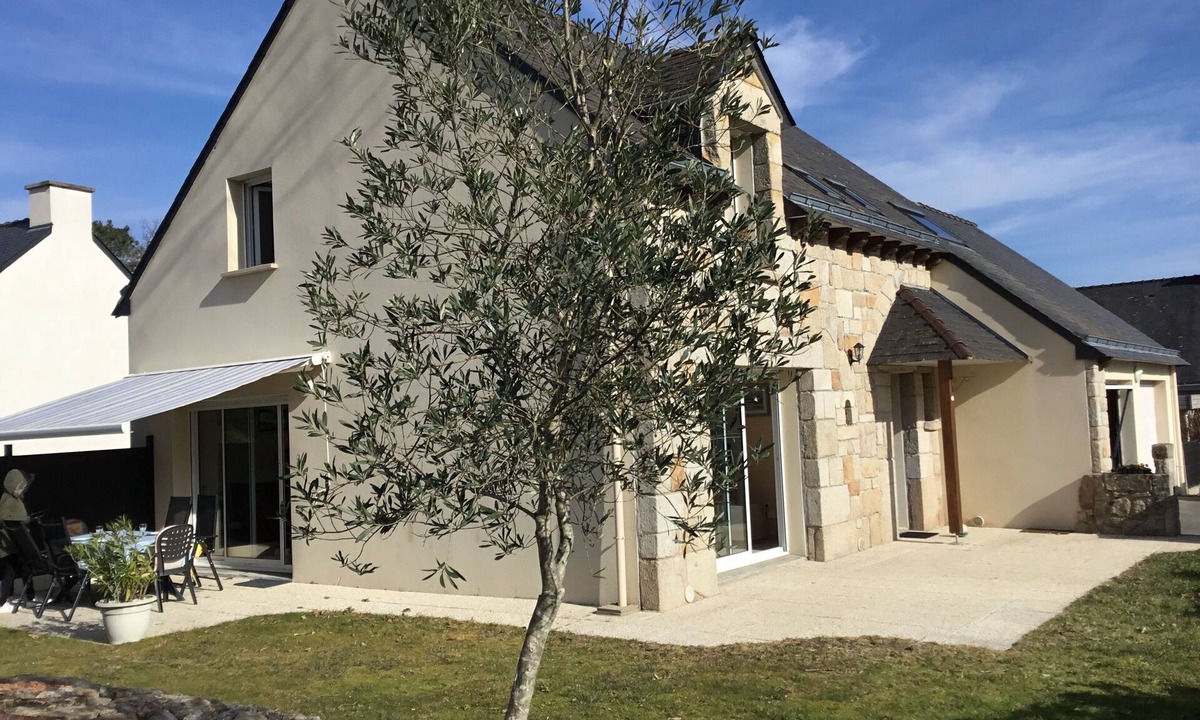 Ploeren House | LARGE HOUSE 4 bedrooms. 125 m2 .2 closed garages