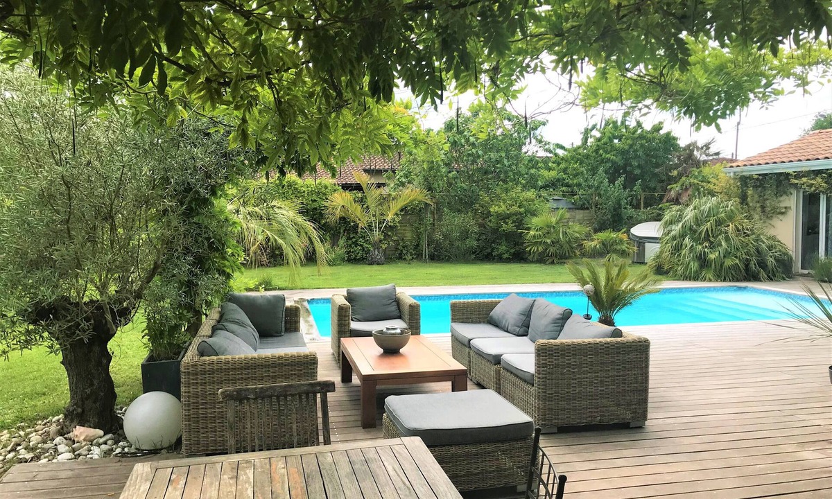 Pessac House | Large house between Bordeaux and Bassin d'Arcachon, jacuzzi, heated pool.