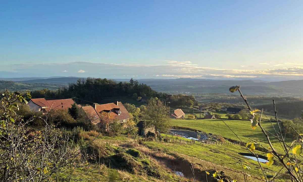 Chiddes House | Large, quiet gite with swimming pool and sublime view in the heart of the hills.