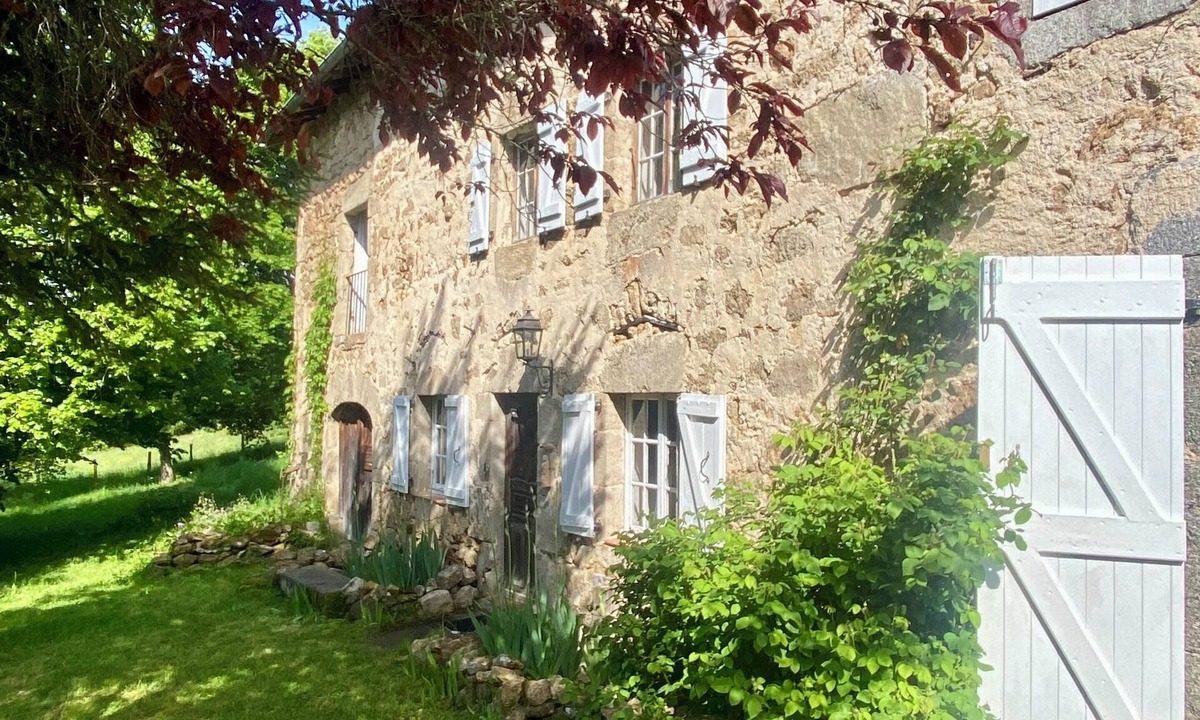 Eglisolles House | LE 1830 - Character family home with authentic fireplace - Sleeps 8