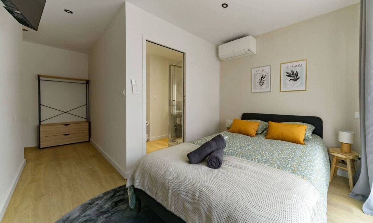 Republique Condo | Le 4B - Designer air-conditioned apartment in the city center