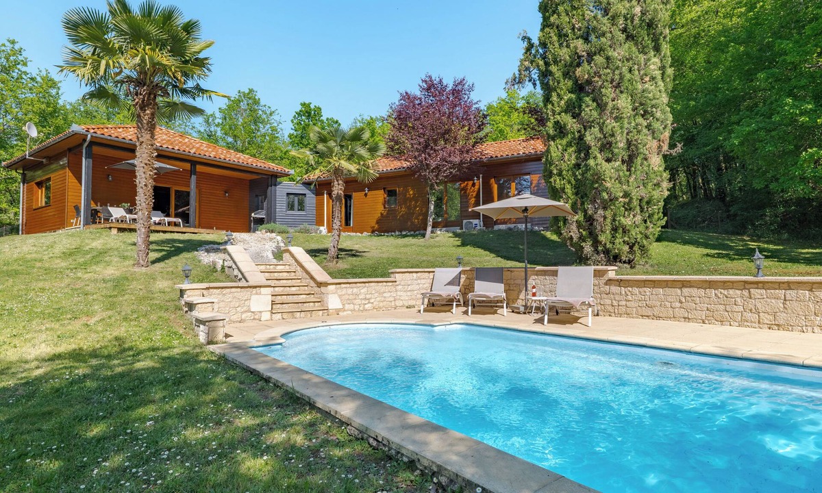 Lachapelle-Auzac House | Le Bouyssonnet, home with large fenced garden and private swimming pool