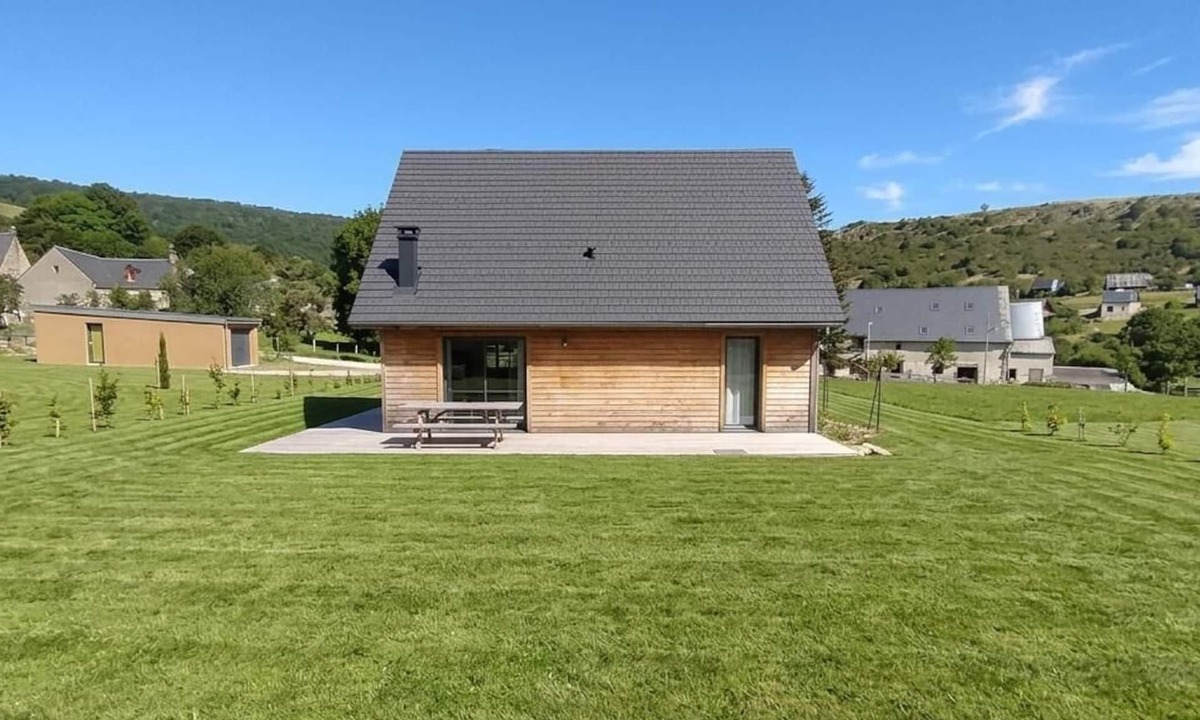 Chambon-sur-Lac House | Le Cairn - Chambon SUR LAC