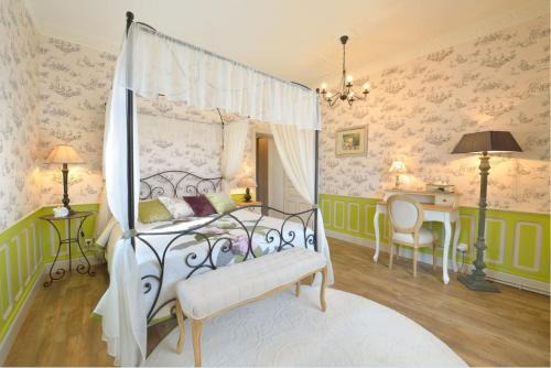 Talizat House | Le Château de Vernières